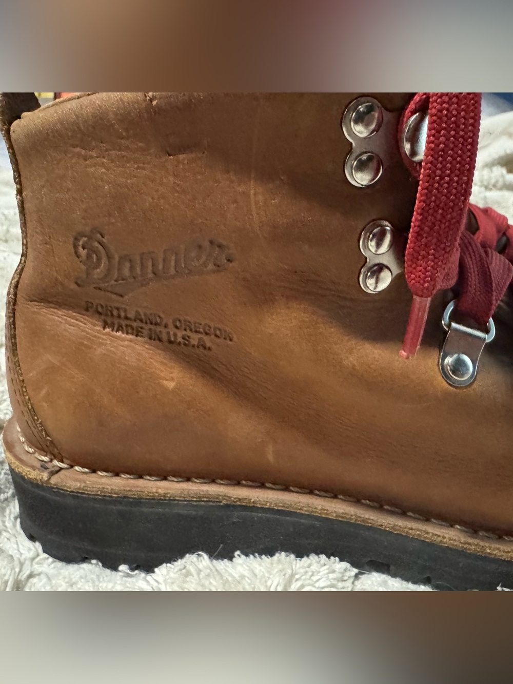Danner Women’s Cascade Original Tan Leather Hiking Boot with Red Laces - Picture 6 of 8